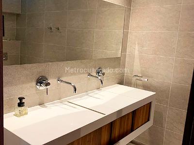 Apartamento de 2 alcobas en venta en El Poblado, Medellín, 145 m² · foto 13 de 14