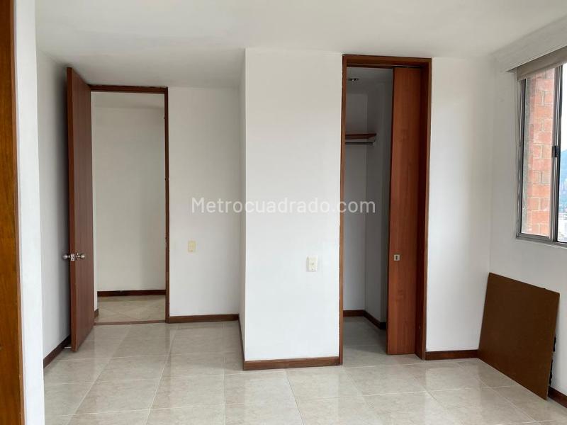 Apartamento de 2 Alcobas con Balcón y Parqueadero Cubierto en El Poblado - 8
