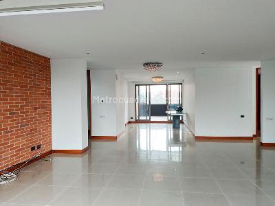 Apartamento en venta en El Poblado, Medellín · foto 2 de 17