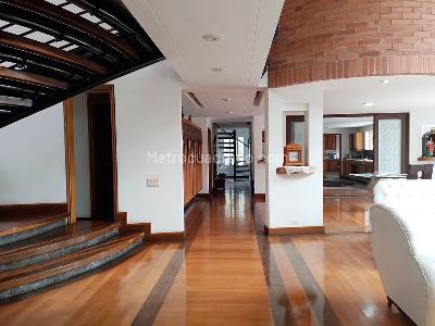 Casa de 4 alcobas en venta en El Poblado, Medellín, 700 m² · foto 3 de 14