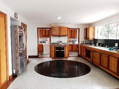 Casa de 4 alcobas en venta en El Poblado, Medellín, 700 m² · foto 8 de 14