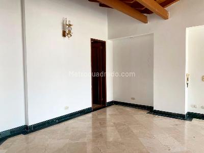 Casa de 4 alcobas en venta en El Poblado, Medellín, 285 m² · foto 13 de 17