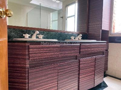 Casa de 4 alcobas en venta en El Poblado, Medellín, 285 m² · foto 16 de 17