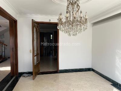 Casa de 4 alcobas en venta en El Poblado, Medellín, 285 m² · foto 5 de 17