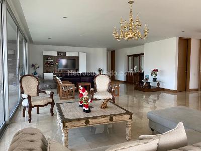 Apartamento en venta en El Poblado, Medellín · foto 2 de 18