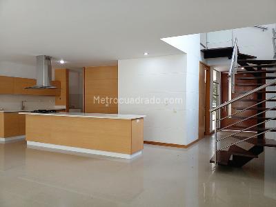 Casa de 3 alcobas en venta en Envigado, Envigado, 223 m² · foto 3 de 20
