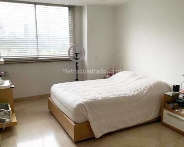Apartamento de 3 alcobas en venta en El Poblado, Medellín, 240 m² · foto 14 de 18