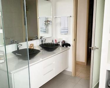 Apartamento de 3 alcobas en venta en El Poblado, Medellín, 240 m² · foto 16 de 18