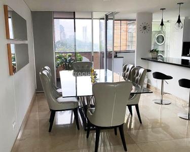 Apartamento de 3 alcobas en venta en El Poblado, Medellín, 240 m² · foto 4 de 18