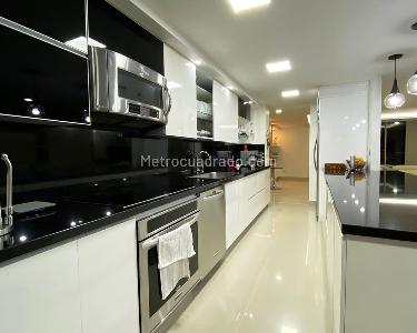 Apartamento de 3 alcobas en venta en El Poblado, Medellín, 240 m² · foto 5 de 18