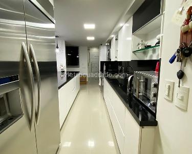 Apartamento de 3 alcobas en venta en El Poblado, Medellín, 240 m² · foto 6 de 18