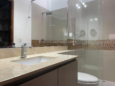 Casa de 3 alcobas en venta en El Poblado, Medellín, 224 m² · foto 15 de 20