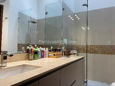 Casa de 3 alcobas en venta en El Poblado, Medellín, 224 m² · foto 16 de 20
