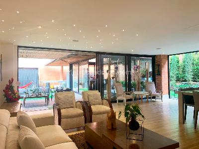 Casa de 4 alcobas en venta en Envigado, Envigado, 340 m² · foto 2 de 20