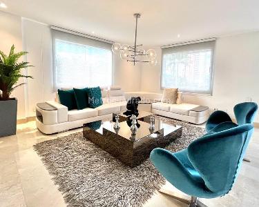 Casa de 5 alcobas en venta en El Poblado, Medellín, 400 m² · foto 3 de 17