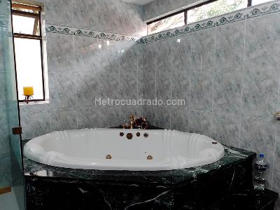 Casa de 5 alcobas en venta en El Poblado, Medellín, 280 m² · foto 12 de 19