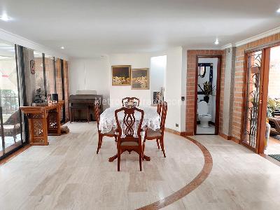 Casa de 5 alcobas en venta en El Poblado, Medellín, 280 m² · foto 2 de 19