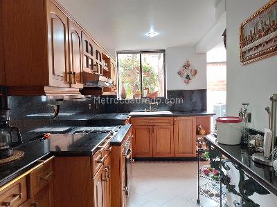 Casa de 5 alcobas en venta en El Poblado, Medellín, 280 m² · foto 6 de 19