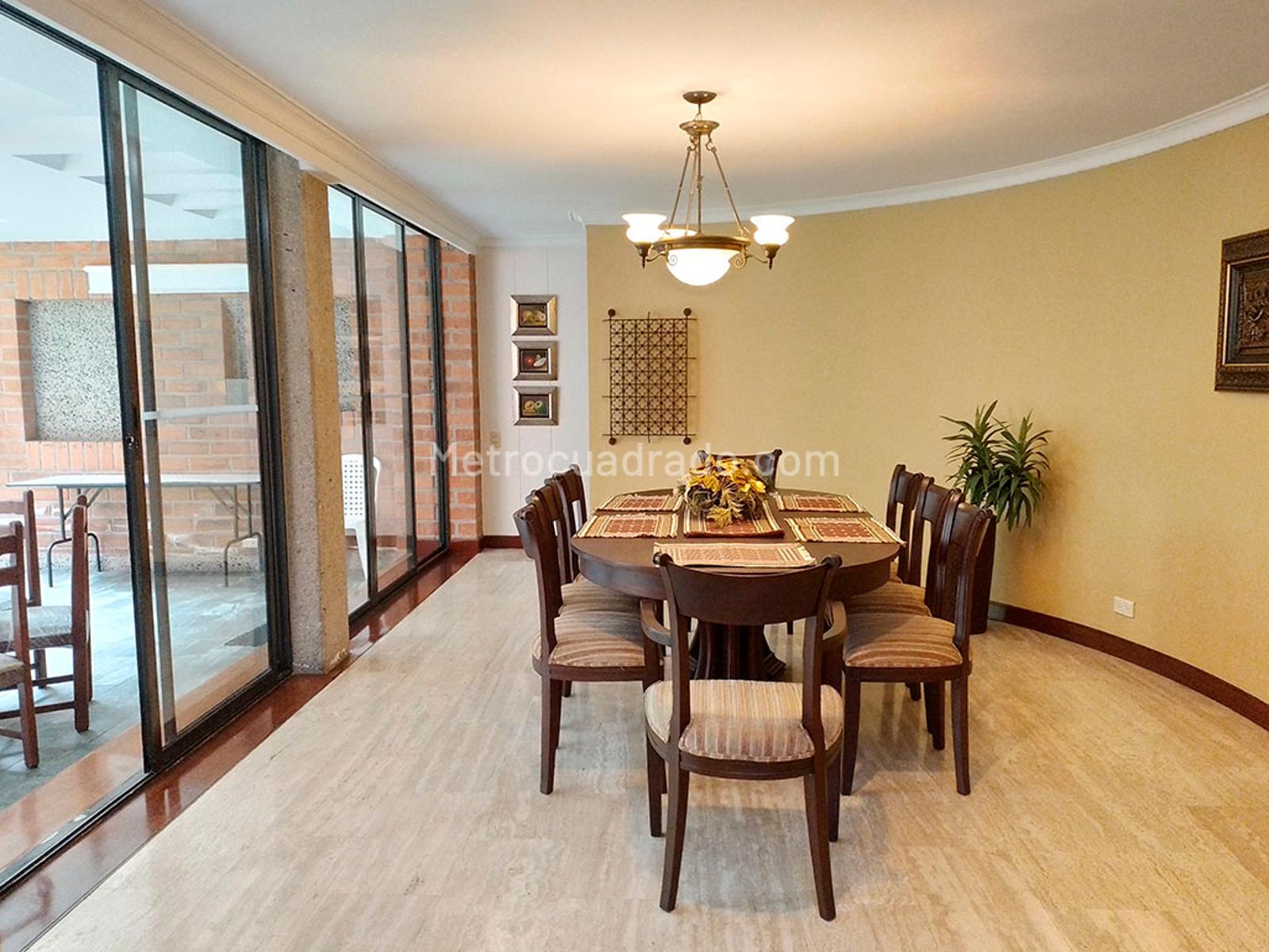 Casa de 5 habitaciones en venta en El Poblado, Medellín — imagen 1 de 20