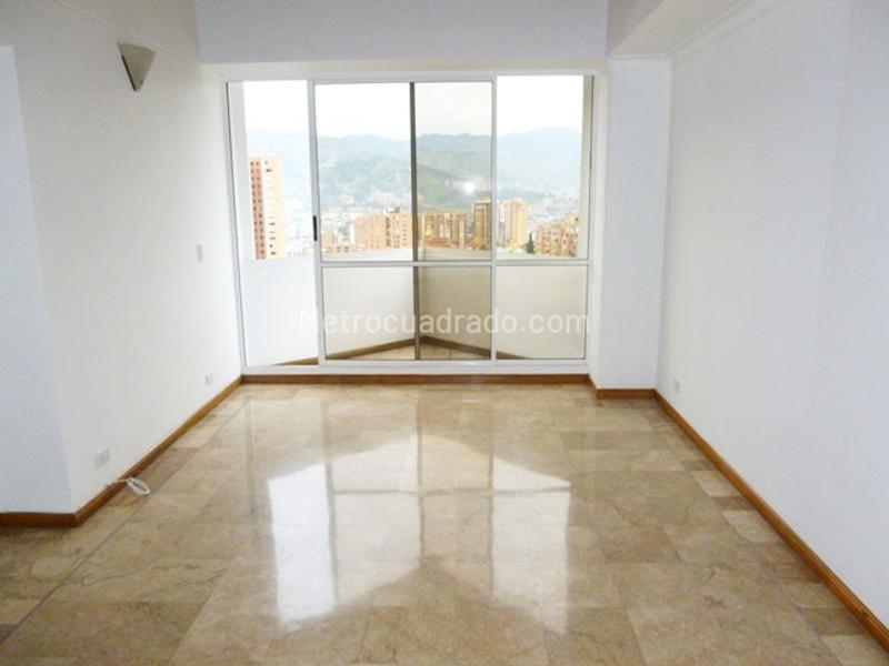 3BR Apartment in El Poblado with Marble Floors & Balcony