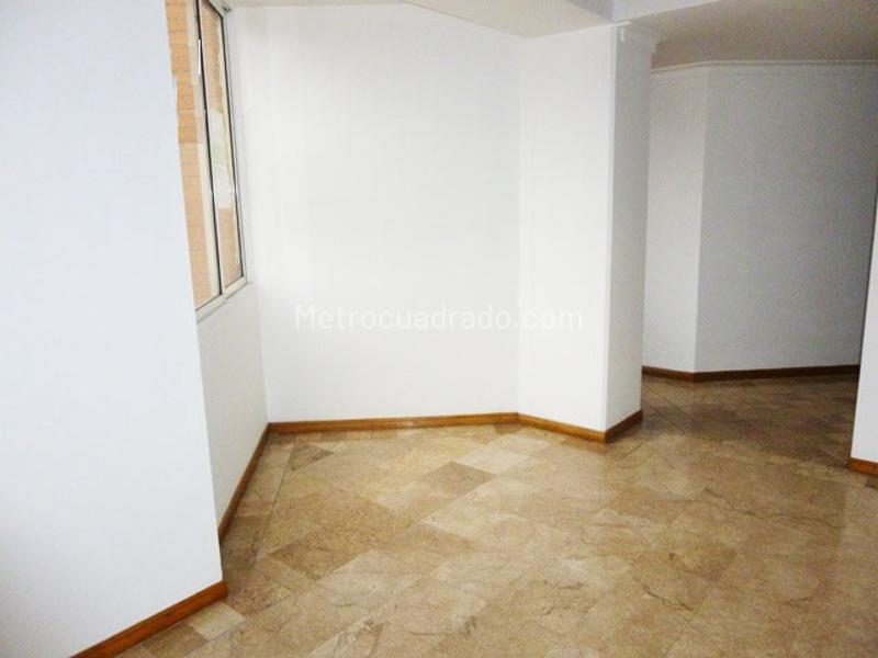 3BR Apartment in El Poblado with Marble Floors & Balcony - 3