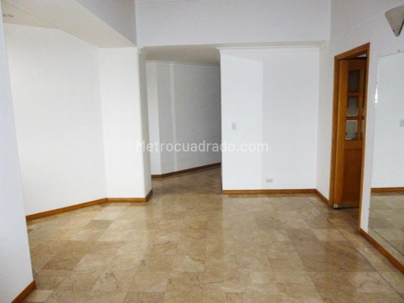 3BR Apartment in El Poblado with Marble Floors & Balcony - 4