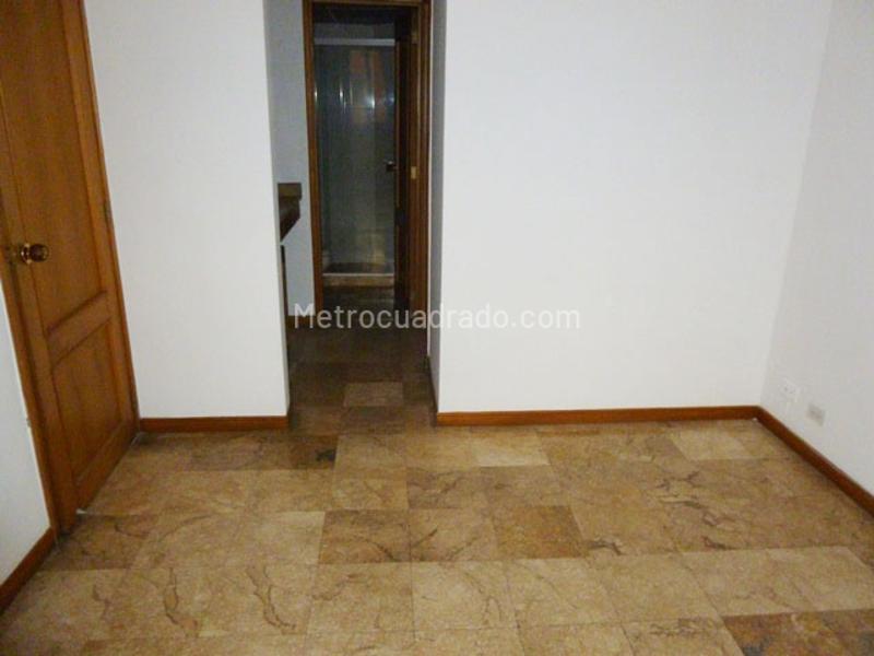 3BR Apartment in El Poblado with Marble Floors & Balcony - 9