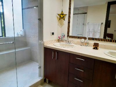 Apartamento de 4 alcobas en venta en El Poblado, Medellín, 260 m² · foto 14 de 16