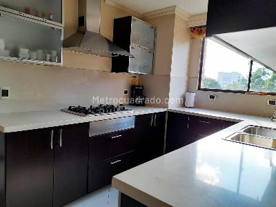 Apartamento de 4 alcobas en venta en El Poblado, Medellín, 260 m² · foto 4 de 16