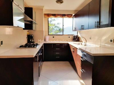 Apartamento de 4 alcobas en venta en El Poblado, Medellín, 260 m² · foto 5 de 16
