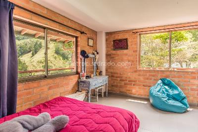 Casa de 5 alcobas en venta en Sabaneta, Sabaneta, 440 m² · foto 10 de 15
