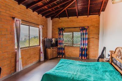 Casa de 5 alcobas en venta en Sabaneta, Sabaneta, 440 m² · foto 9 de 15