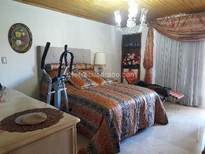 Apartamento de 3 alcobas en venta en El Poblado, Medellín, 230 m² · foto 10 de 17