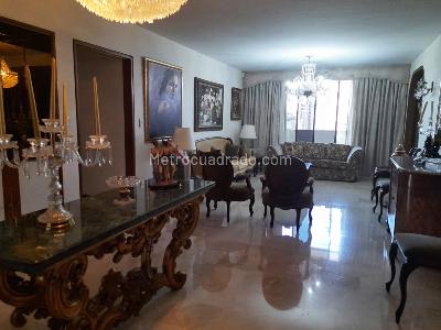 Apartamento de 3 alcobas en venta en El Poblado, Medellín, 230 m² · foto 3 de 17