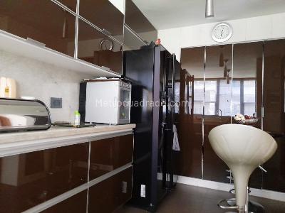 Apartamento de 3 alcobas en venta en El Poblado, Medellín, 230 m² · foto 8 de 17