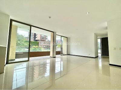 Apartamento de 3 alcobas en venta en El Poblado, Medellín, 128 m² · foto 3 de 15