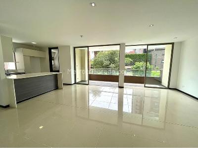 Apartamento de 3 alcobas en venta en El Poblado, Medellín, 128 m² · foto 4 de 15