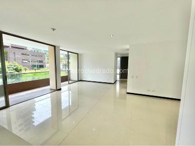 Apartamento de 3 alcobas en venta en El Poblado, Medellín, 128 m² · foto 5 de 15