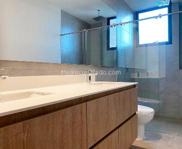 Apartamento de 3 alcobas en venta en Altos Del Poblado, Medellín, 171 m² · foto 19 de 20