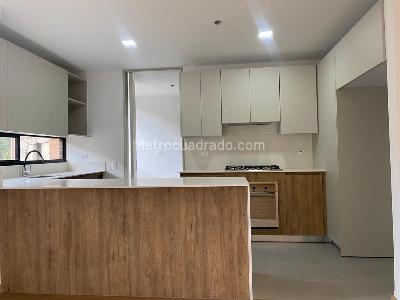 Apartamento de 3 alcobas en venta en Altos Del Poblado, Medellín, 171 m² · foto 8 de 20
