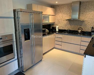 Apartamento de 3 alcobas en venta en El Poblado, Medellín, 224 m² · foto 5 de 11