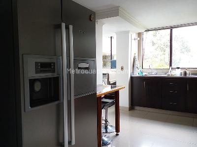 Apartamento de 4 alcobas en venta en El Poblado, Medellín, 270 m² · foto 7 de 19