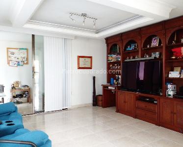 Apartamento de 4 alcobas en venta en El Poblado, Medellín, 270 m² · foto 9 de 19