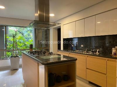 Apartamento de 3 alcobas en venta en Las Lomas, Medellín, 244 m² · foto 9 de 19