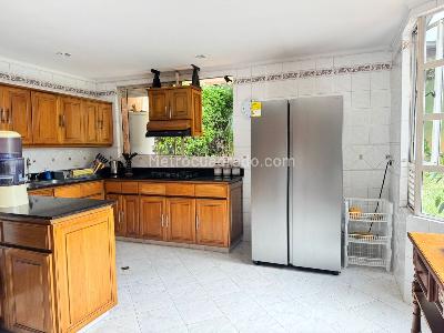 Casa de 4 alcobas en venta en El Poblado, Medellín, 264 m² · foto 6 de 18