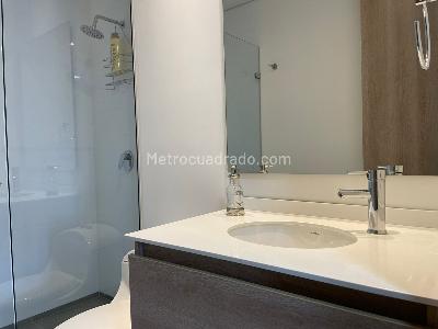 Apartamento de 2 alcobas en arriendo en El Poblado, Medellín, 97 m² · foto 11 de 13
