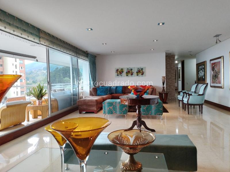 Apartamento Amoblado de 4 Alcobas en El Poblado - 2