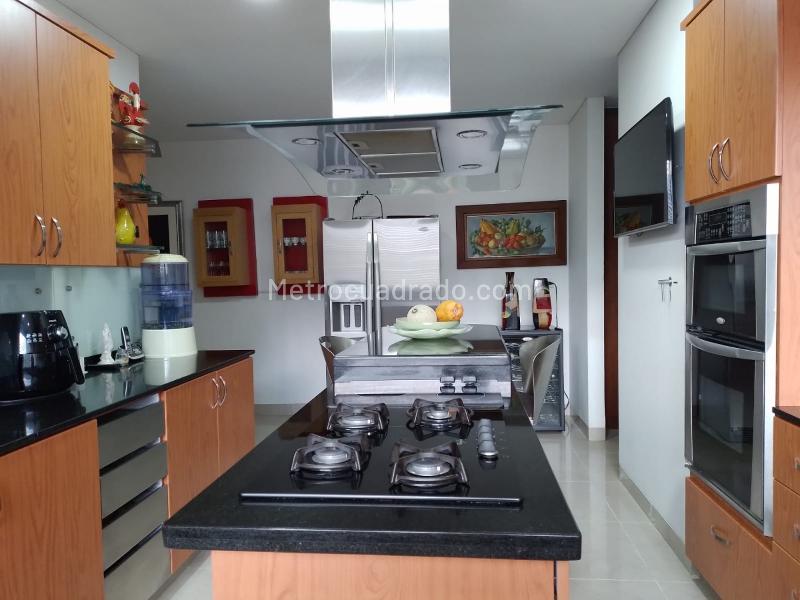 Apartamento Amoblado de 4 Alcobas en El Poblado - 5