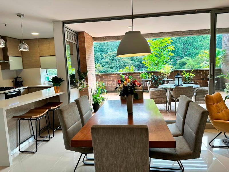 Furnished 2BR Apartment with Jacuzzi in El Poblado - 2