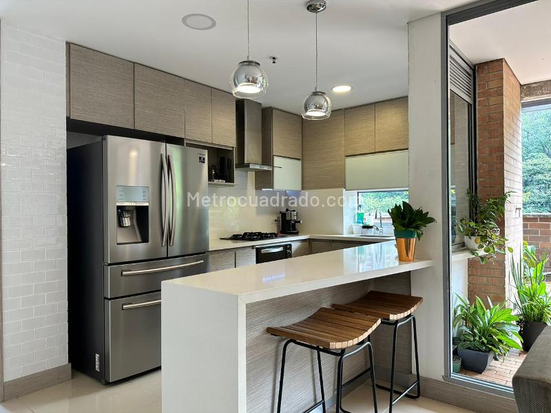 Furnished 2BR Apartment with Jacuzzi in El Poblado - 5